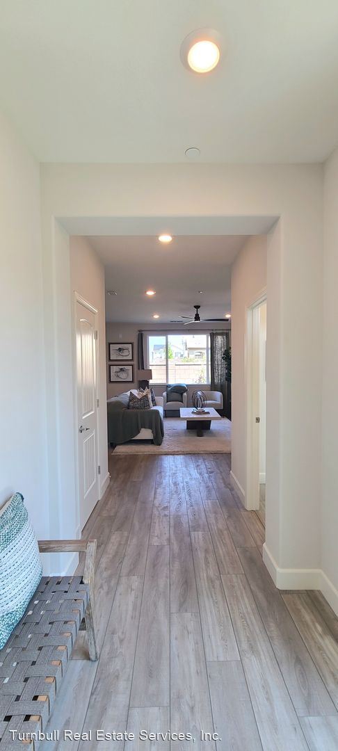 Building Photo - 3 br, 2.5 bath House - 4440 TUCKER DR