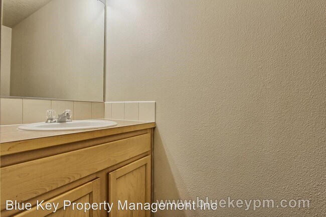 Building Photo - 3 br, 2.5 bath House - 8603 NE 25th Circle