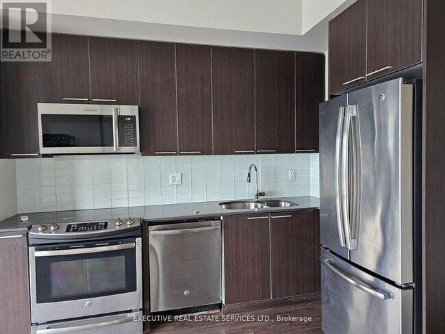 Photo du bâtiment - 10 Park Lawn Rd