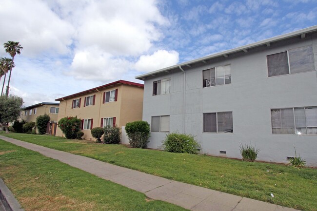 Building Photo - 1803 Bradford Way