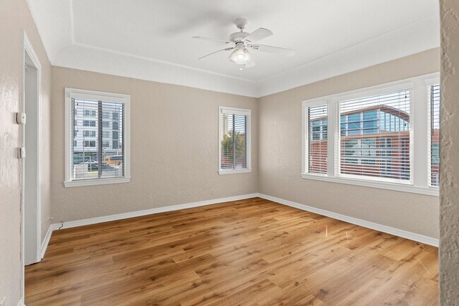 Building Photo - 1324 Peterson Avenue