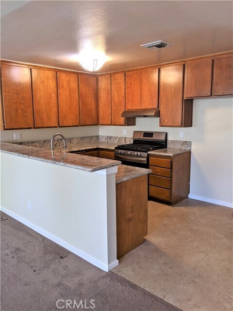 Foto del edificio - 17330 Chatsworth St