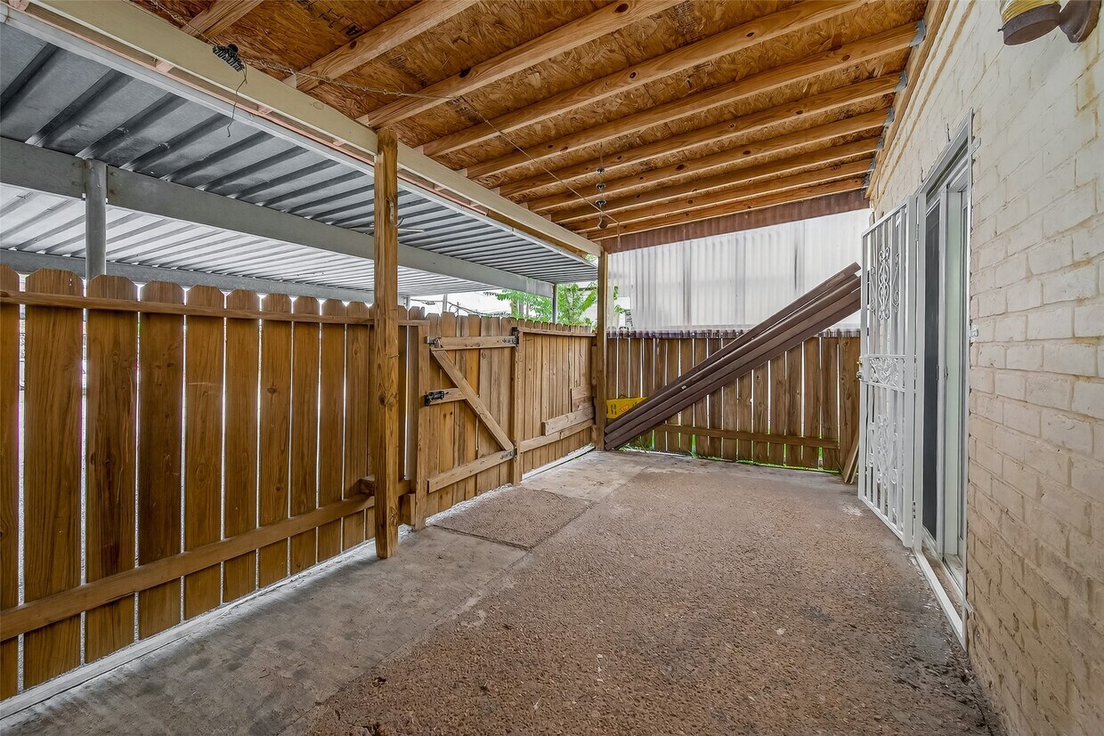 Building Photo - 6201 Ranchester Dr