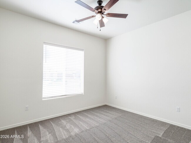Foto del edificio - 11000 Cove Dr