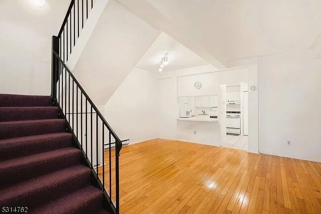 Building Photo - 111 Mulberry St