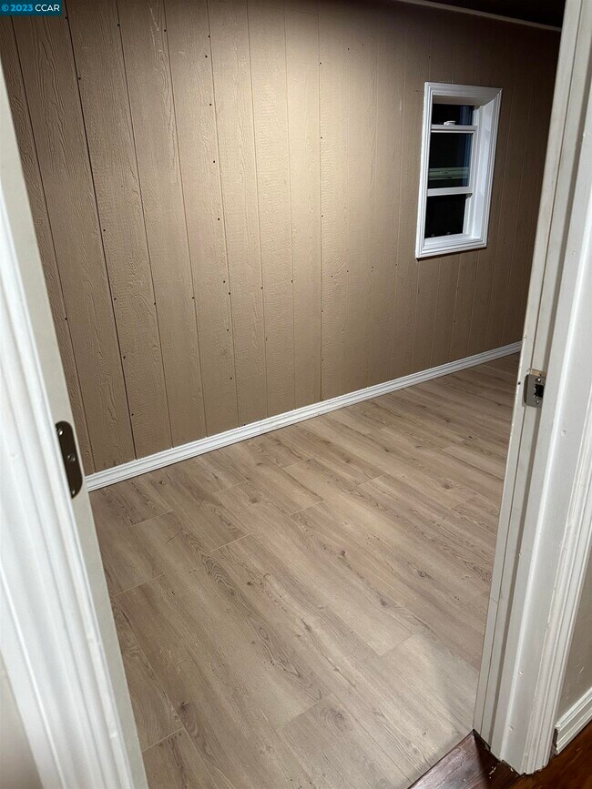 Building Photo - 605 W Eighth St