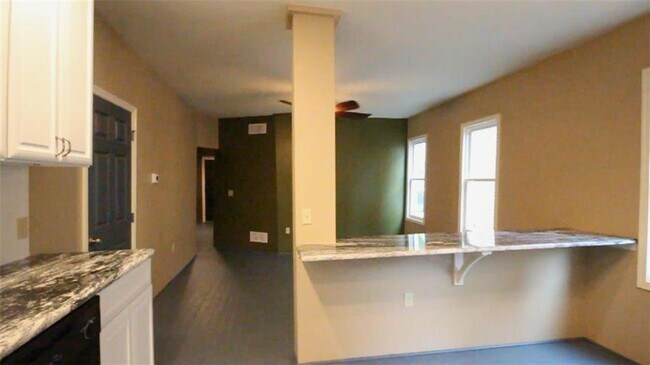 Building Photo - 71 W Goepp St