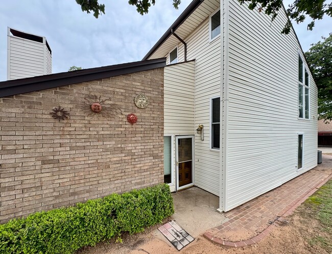 Building Photo - 415 Timberwind Rd