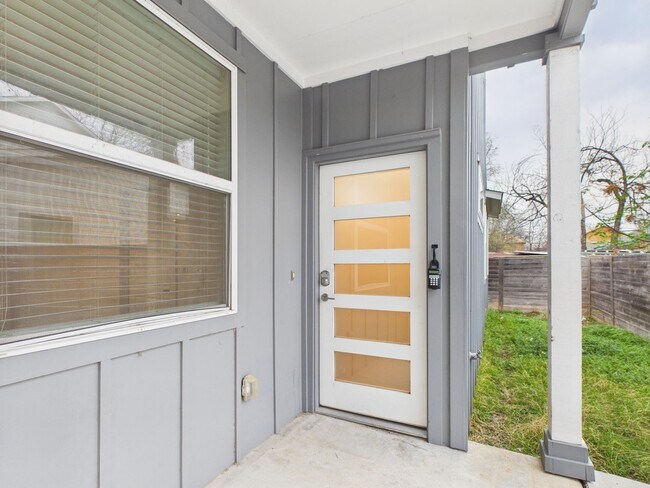 Building Photo - 6102 Caddie St