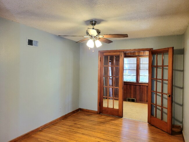 Building Photo - 1443 N Erie St
