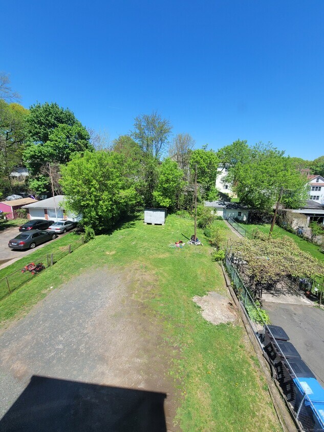 182 West St Unit 3, New Britain, CT 06051 Room for Rent in New