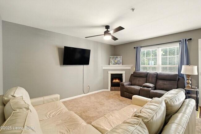 Foto del edificio - 225 Crescent Hill Pl