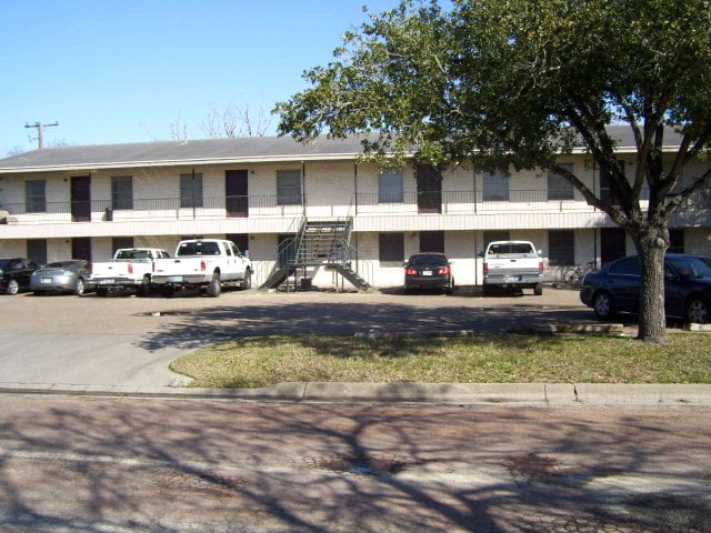 Primary Photo - 102 N Wells St