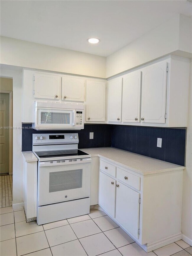 Building Photo - 856 Benevento Ave