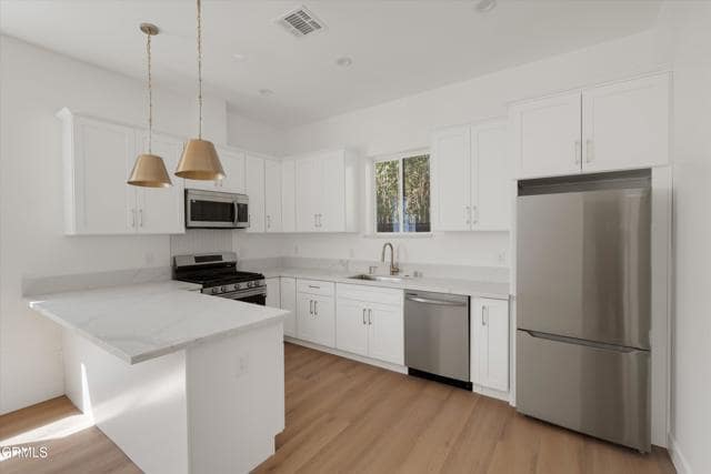 Building Photo - 10558 Encino Ave