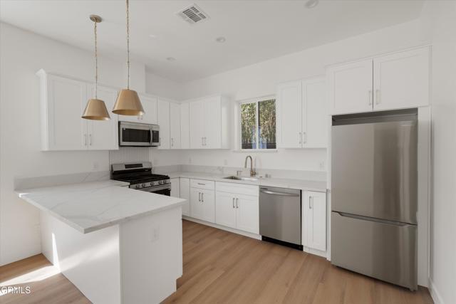 Foto del edificio - 10558 Encino Ave