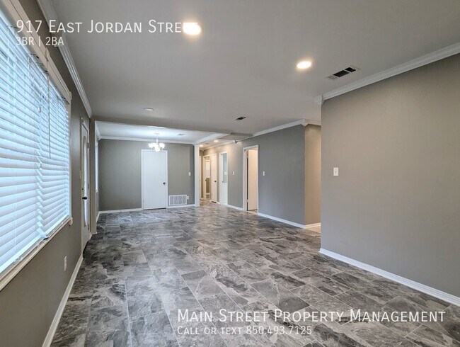 Foto del edificio - 917 E Jordan St