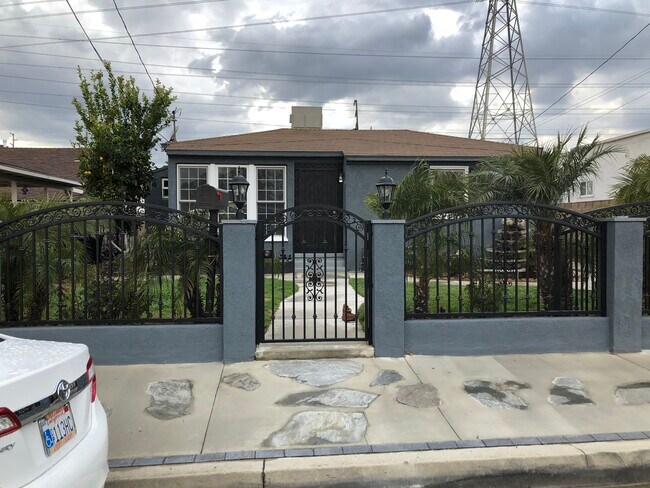 Building Photo - 6849 N Muscatel Ave