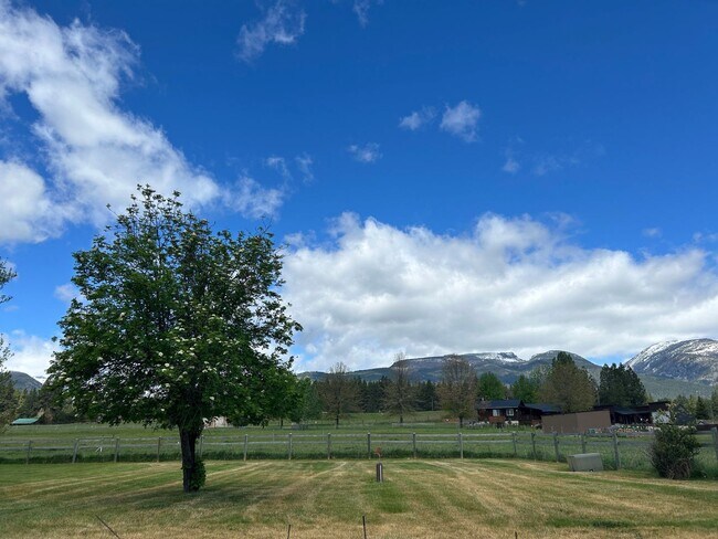 Foto del edificio - Breathe Taking Views with this 4 bed 3.5 bath home!