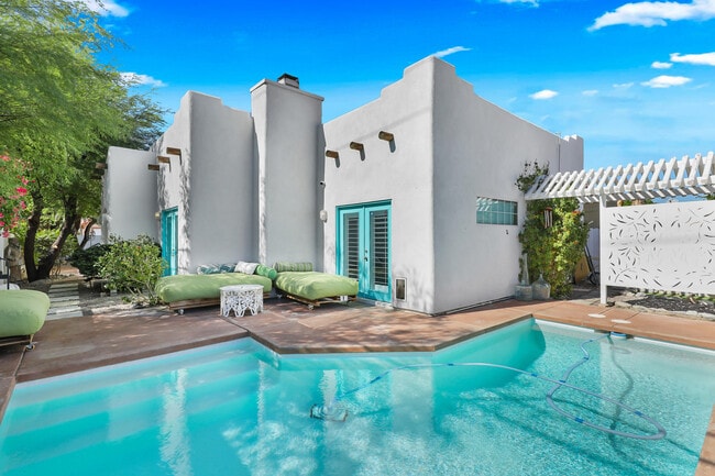 Building Photo - 53980 Avenida Mendoza