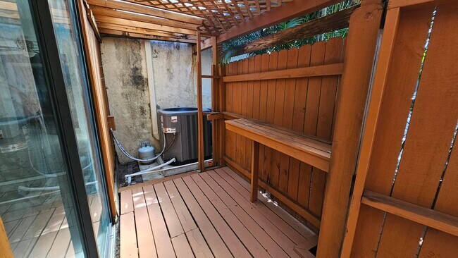 Building Photo - 2948 NW 69th Ct