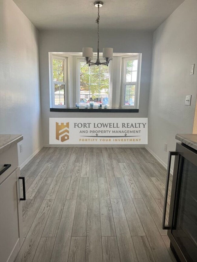 Building Photo - 3 Bed 2 Bath w/Washer&Dryer