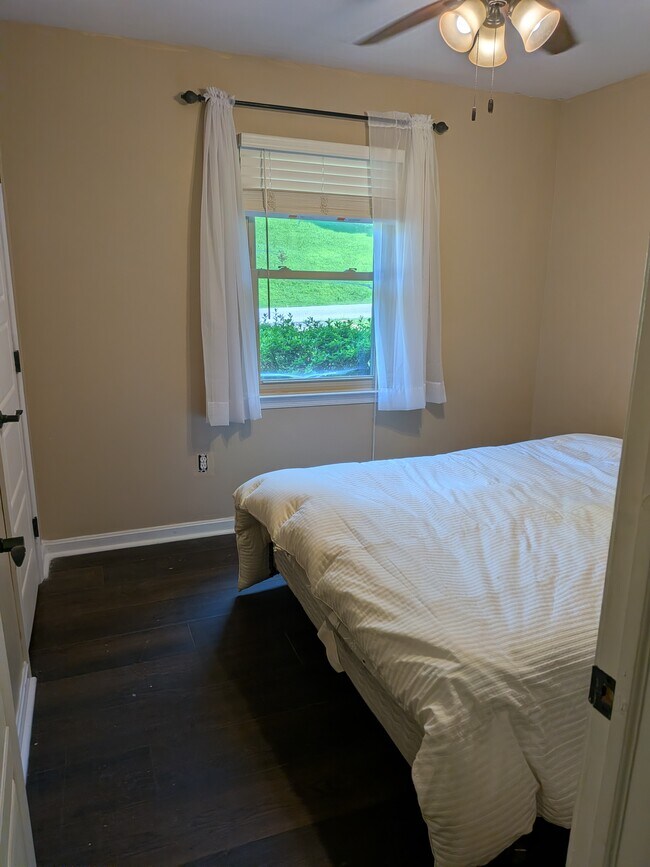 Foto del edificio - 3613 Brookeside Dr