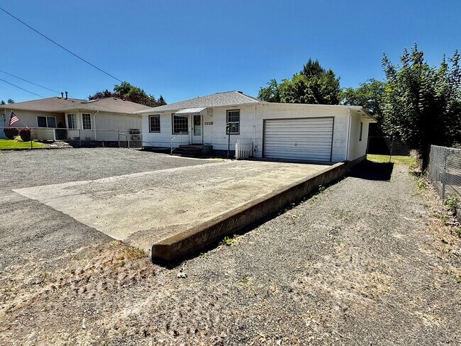 Foto del edificio - Adorable 3 bedroom 1.5 bathroom house for ...