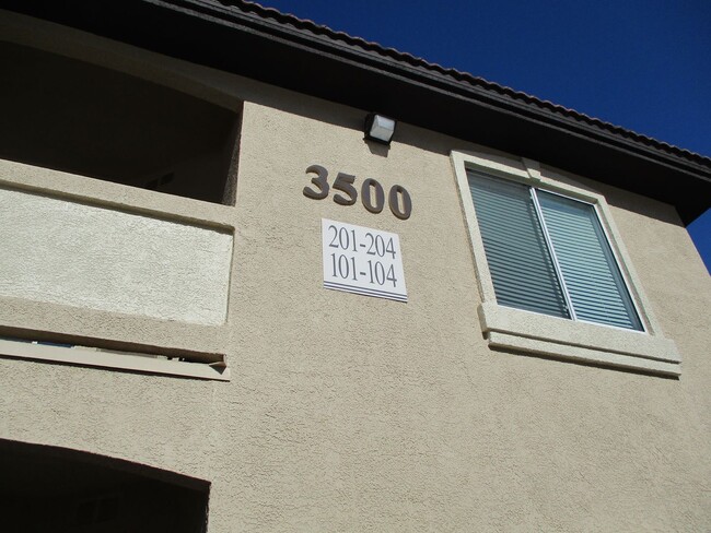 Foto del edificio - 3 bedroom 2 bath upgraded condo