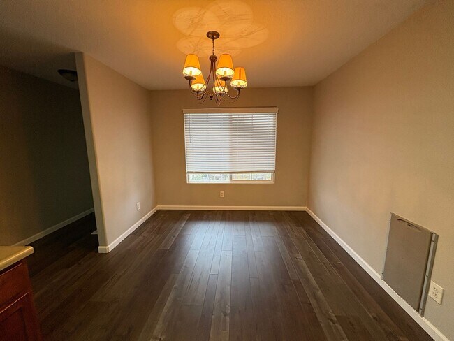 Foto del edificio - NW Visalia Home Coming Soon!