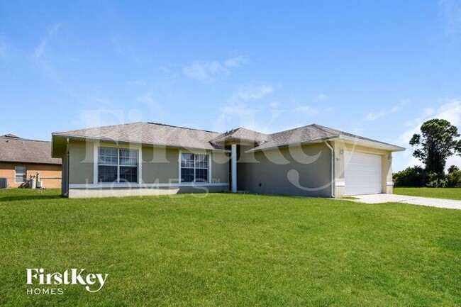 Building Photo - 3923 E Gator Cir