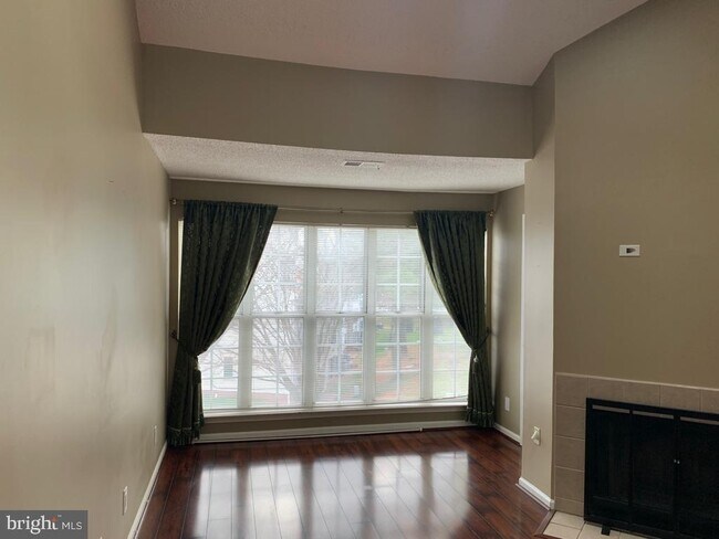 Building Photo - 12109 Greenway Ct