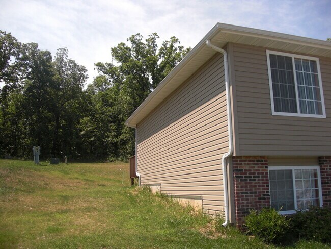 Building Photo - 121 Kale Ct