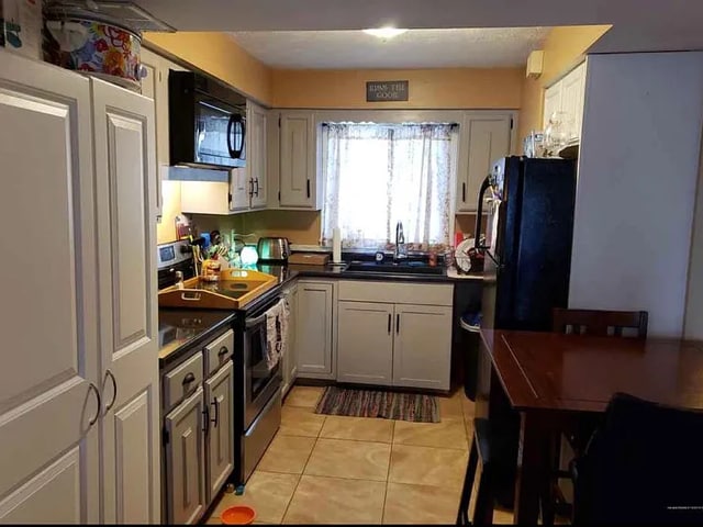 Kitchen - 526 East Ave