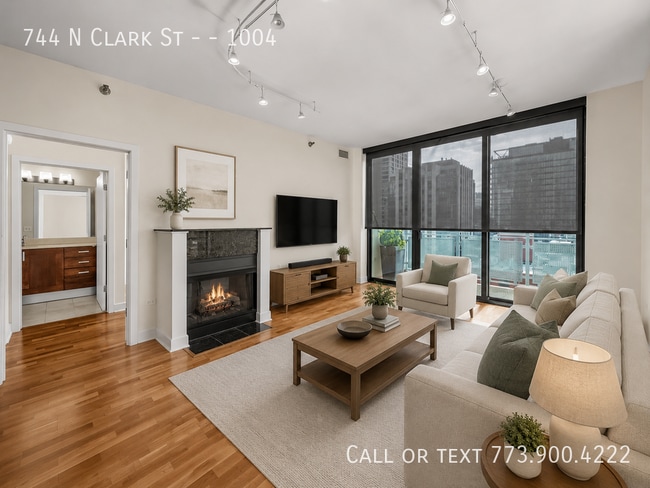 Building Photo - 744 N Clark St