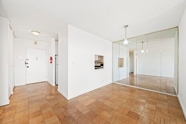 Foto del edificio - 7855 JFK Blvd E