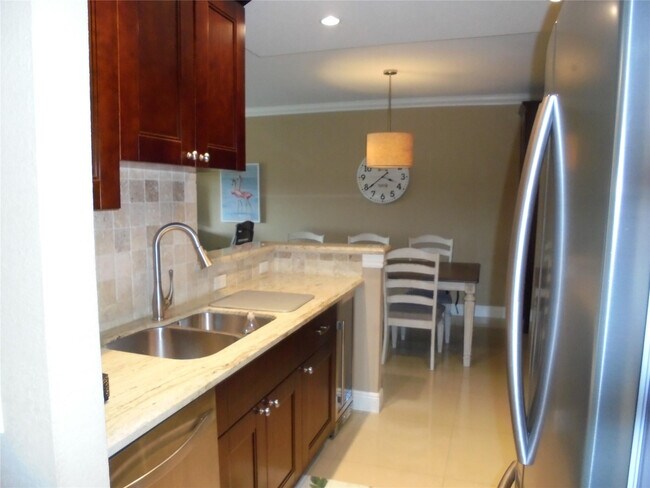 Foto del edificio - 400 N Riverside Dr