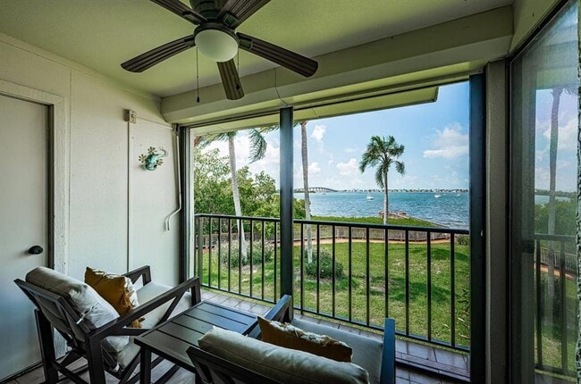 Building Photo - 6365 Bahia Del Mar Blvd S