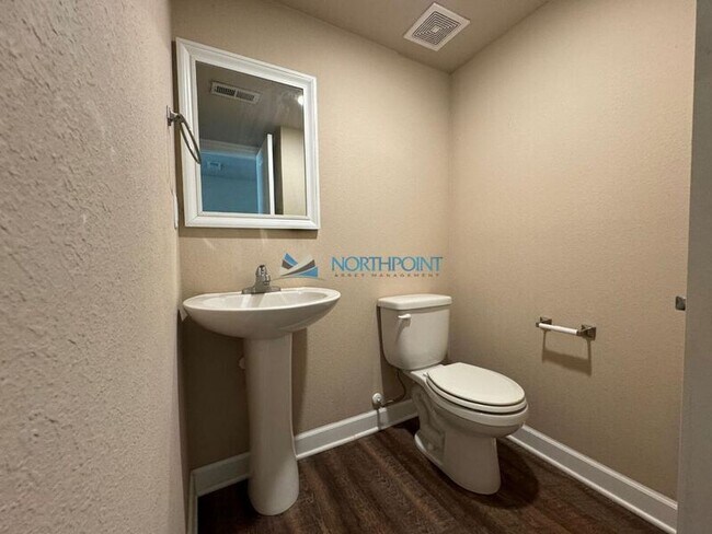 Foto del edificio - 815 Raven Court