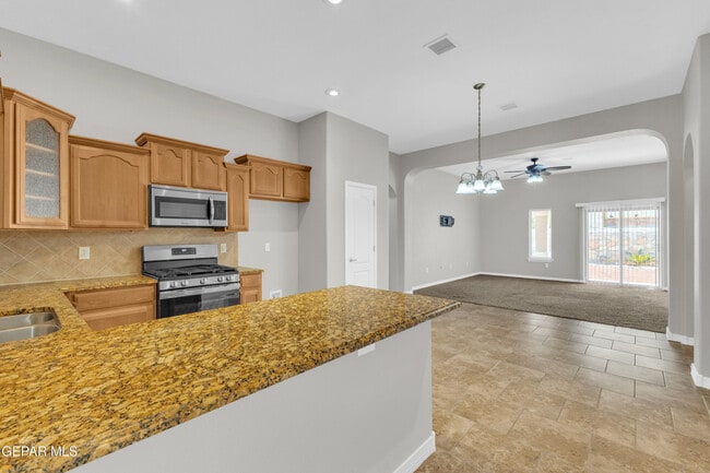 Foto del edificio - 14350 N Cave Dr