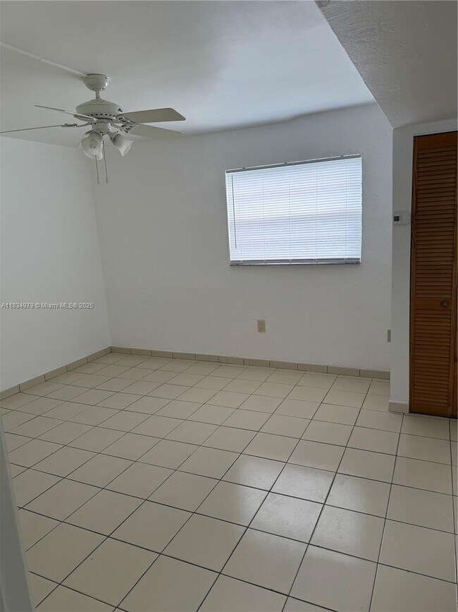 Foto del edificio - 6270 W Flagler St