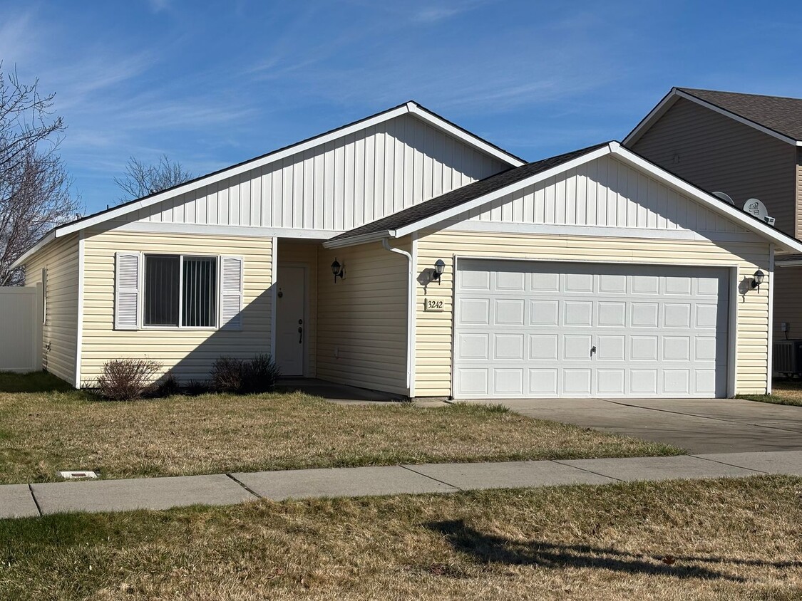 Primary Photo - Rancher home!