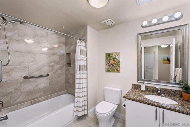 Foto del edificio - Stylish 3-Bedroom Ground Floor Unit in the Heart of East Village