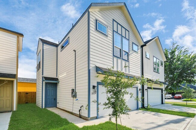 Foto del edificio - 2119 Esther Dr