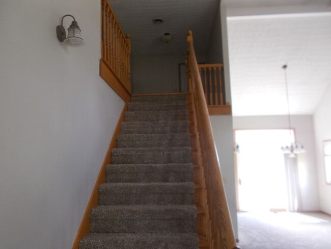 Building Photo - Large, beautiful home in South Richmond