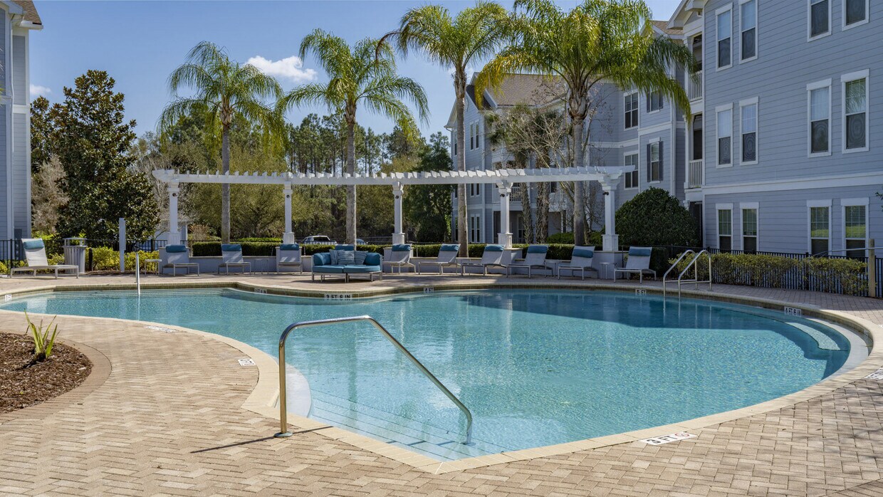 Arelia James Island Apartments in Jacksonville, FL