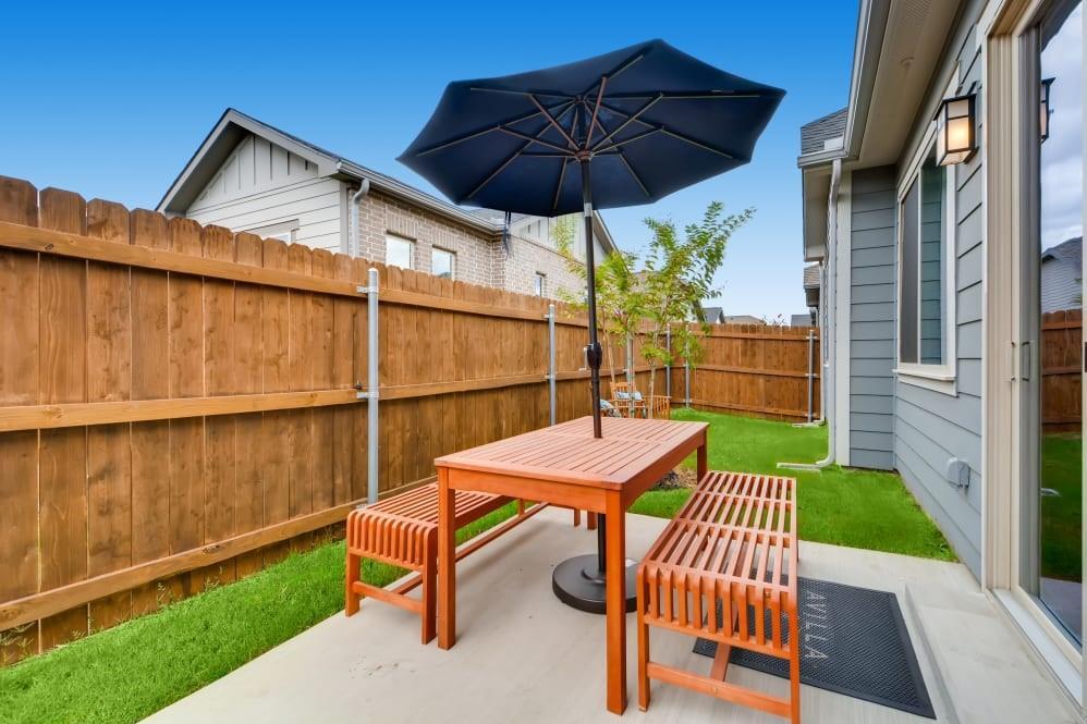Foto principal - 8568 Light Springs Dr