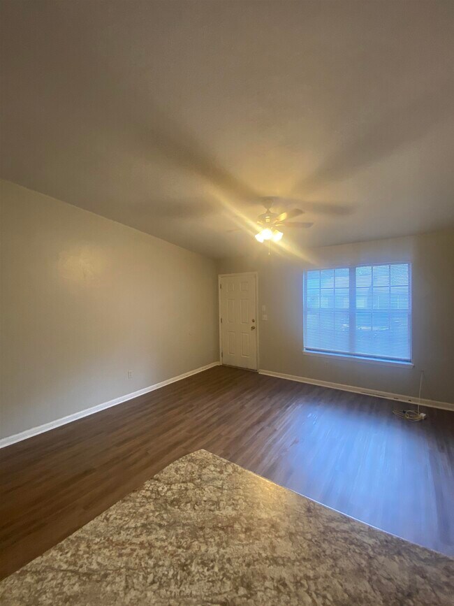 Building Photo - 214 White Dr