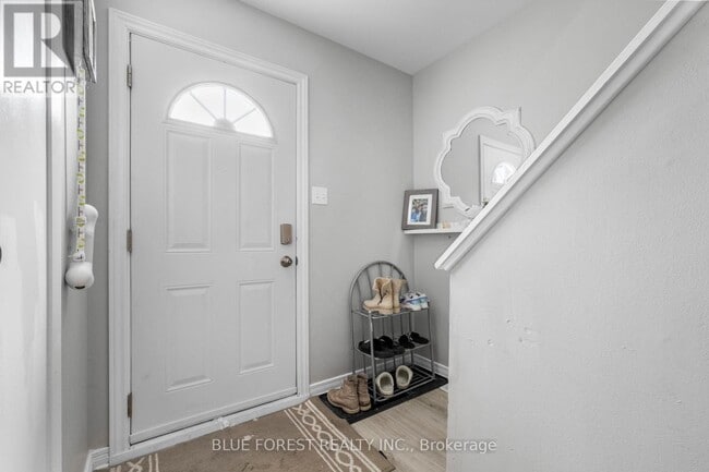 Building Photo - 166 Southdale Rd W