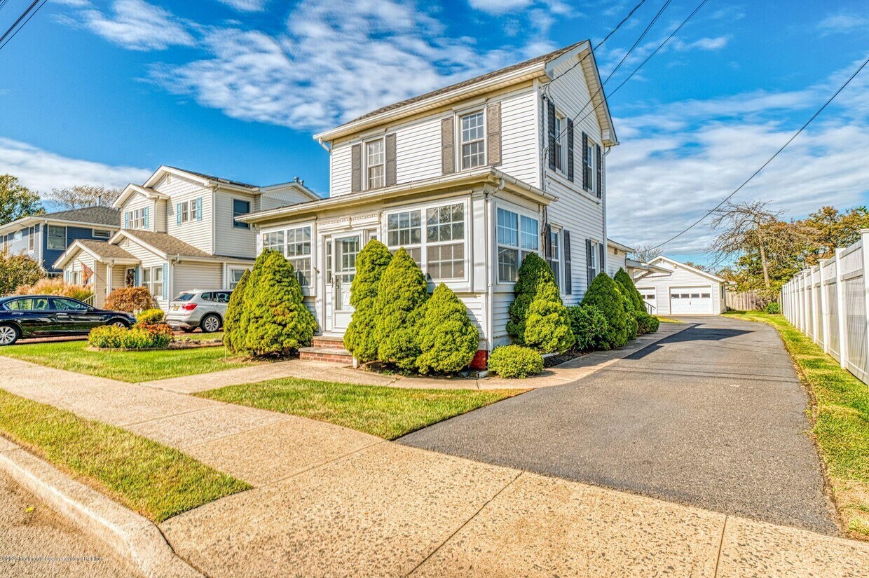 Primary Photo - 37 White St